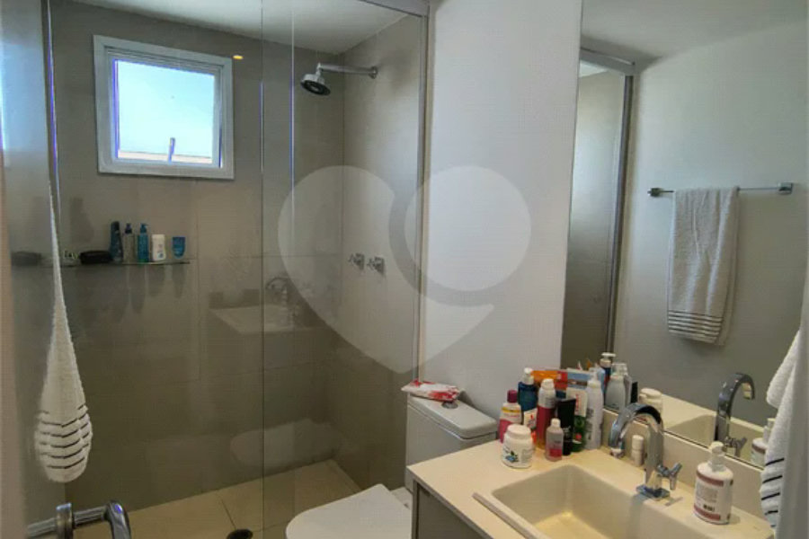 Apartamento com ar condicionado e varanda com churrasqueira semi novo, condominio entregue em 2024 com lazer completo.