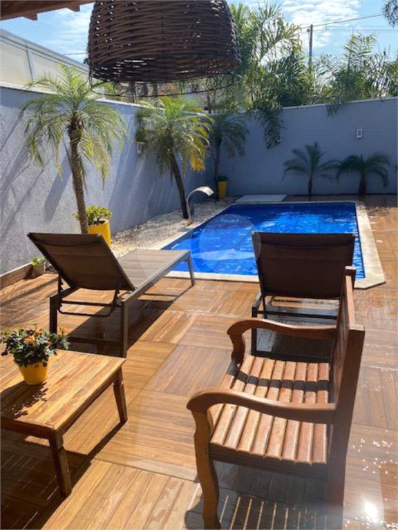 Casa à venda com 3 suítes no condomínio Campos do Conde I, Paulínia - SP