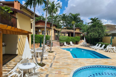 Casa à venda com 4 quartos, sendo 2 suítes, no condomínio Residencial Grape Village, Vinhedo - SP