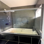 Casa à venda ou para alugar com 3 suítes no condomínio Figueira Garden, Atibaia - SP