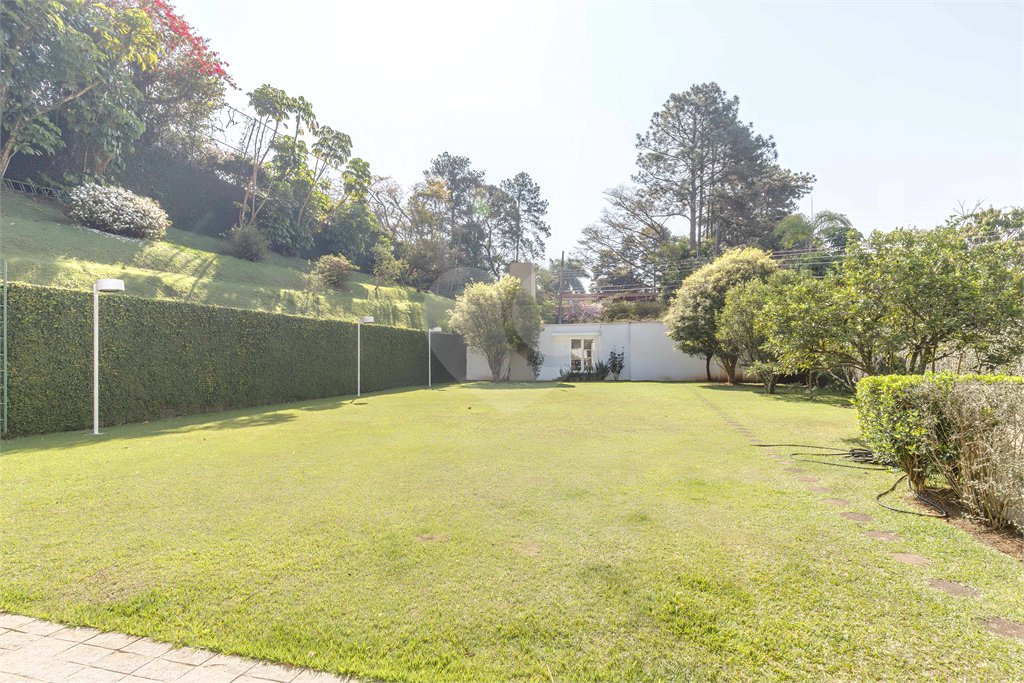 Casa à venda ou para alugar com 3 quartos, sendo 1 suíte,  no condomínio Chácara Flora, São Paulo - SP