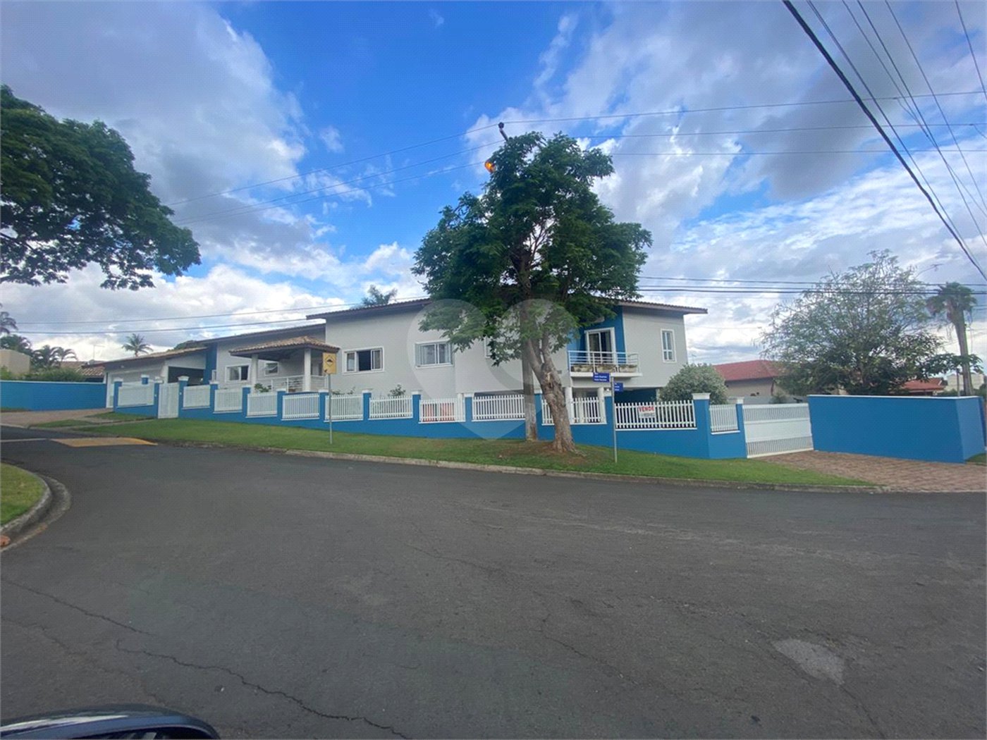 Casa à venda com 5 quartos, sendo 3 suítes, no condomínio Zuleika Jabour, Salto - SP