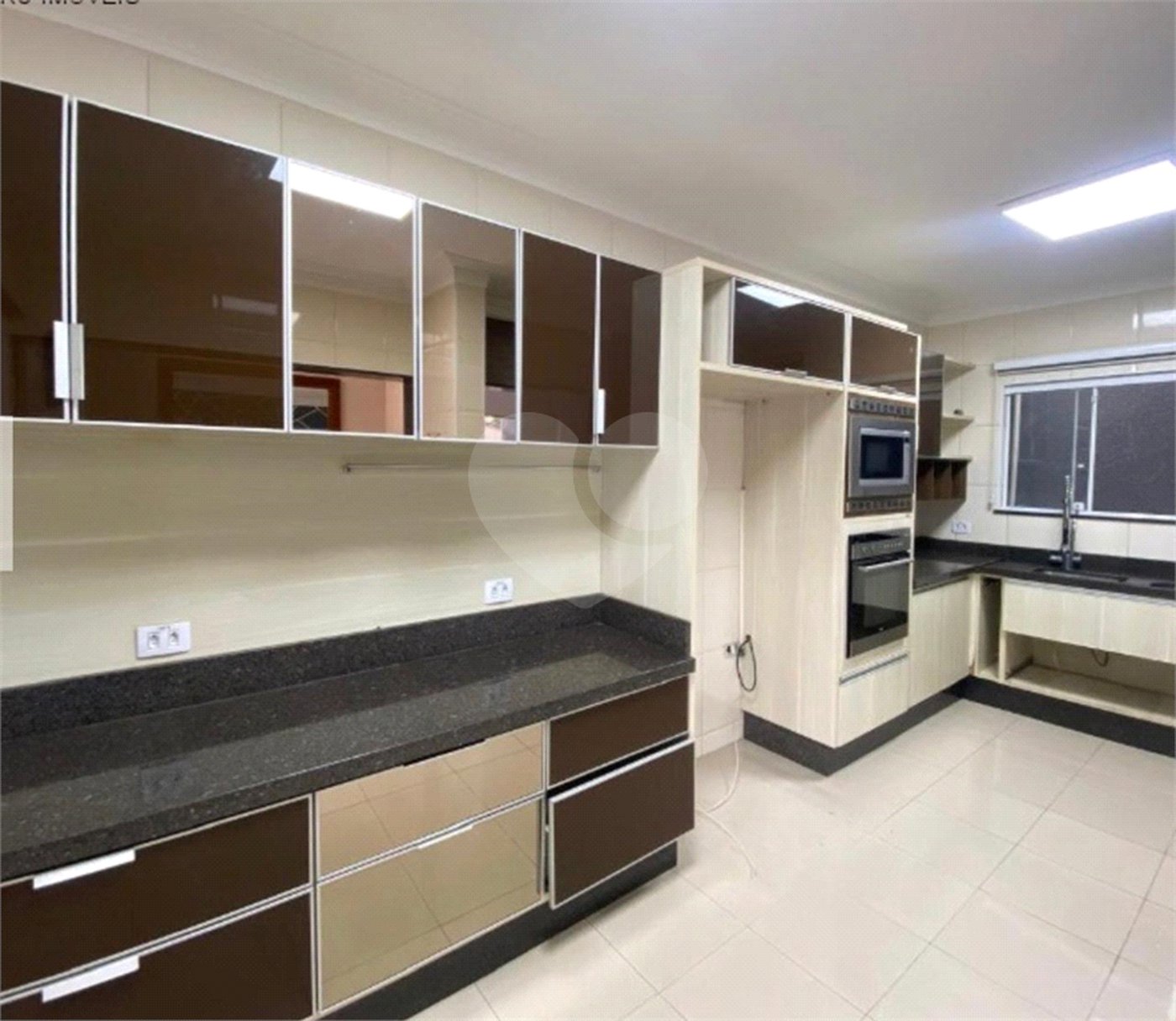 Casa para alugar com 5 quartos, sendo 3 suítes,  em Vila Oliveira, Mogi das Cruzes, SP