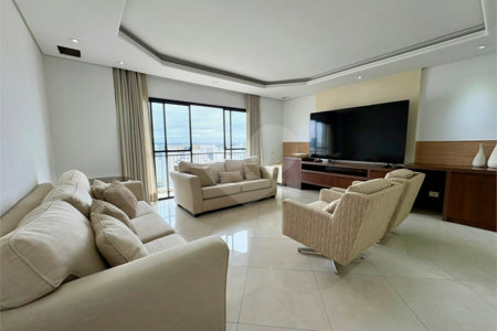 Apartamento à venda com 4 quartos, sendo 1 suíte, em Moema, São Paulo, SP