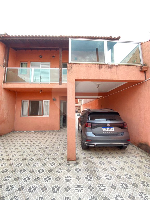 Sobrado à venda com 3 quartos, sendo 1 suíte, em Jardim dos Ipês, Suzano, SP