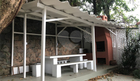 Sobrado à venda com 5 quartos, sendo 1 suíte, em Tremembé, São Paulo, SP