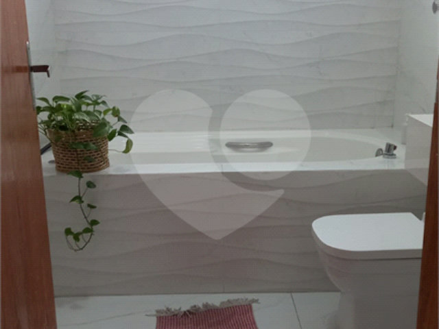 Sobrado à venda com 2 quartos, sendo 1 suíte, em Tremembé, São Paulo, SP