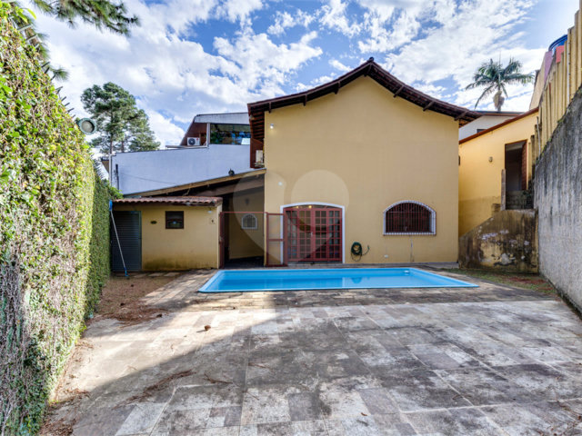 Sobrado à venda com 3 quartos, sendo 1 suíte,  em Alto da Boa Vista, São Paulo, SP
