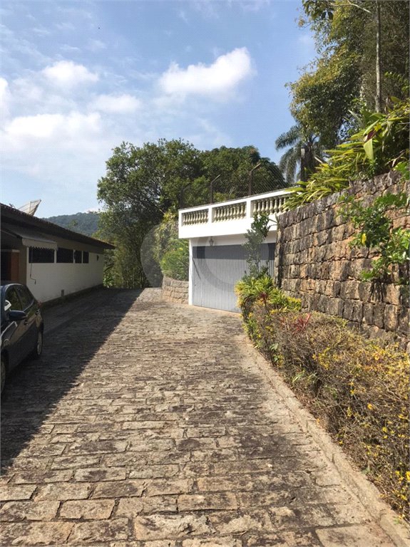 Casa à venda com 6 quartos, sendo 5 suítes, em Roseira, Mairiporã, SP