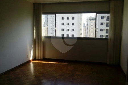 Apartamento à venda com 3 quartos, sendo 1 suíte,  em Campo Belo, São Paulo, SP