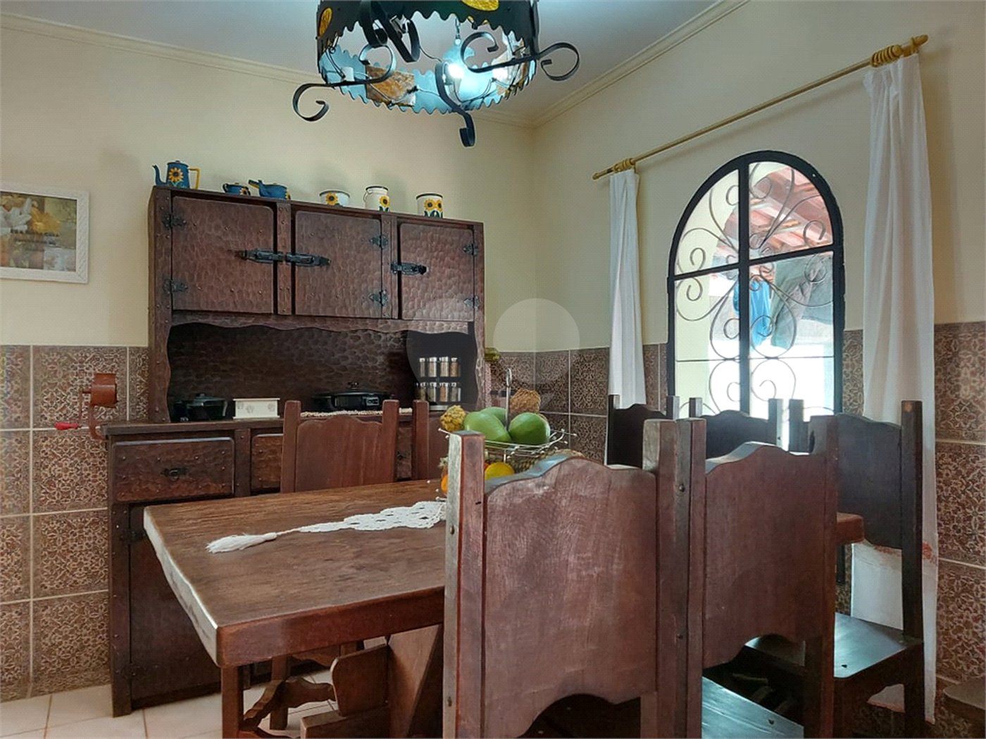 Casa à venda ou para alugar com 5 quartos, sendo 2 suítes, no condomínio Restinga Verde, São Roque - SP