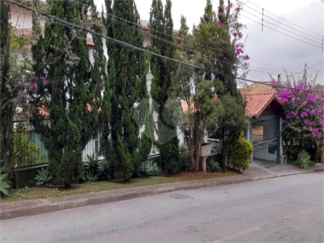 Casa à venda com 5 quartos, sendo 3 suítes,  no condomínio Alpes da Cantareira, Mairiporã - SP