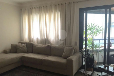 Apartamento à venda com 3 quartos, sendo 1 suíte,  em Vila Morumbi, São Paulo, SP