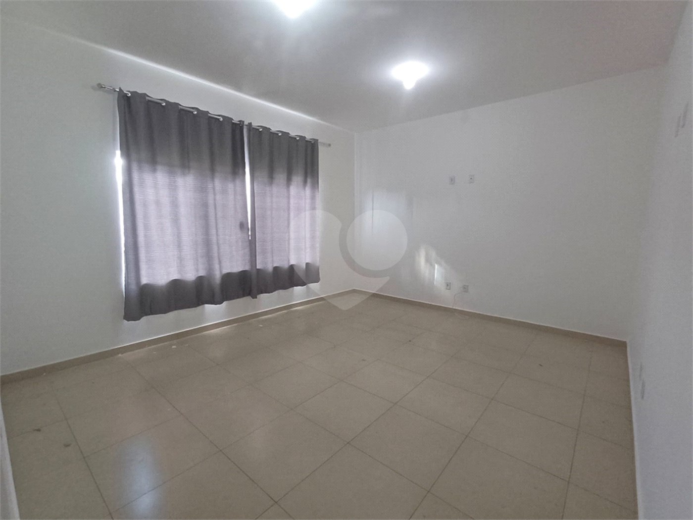 Casa à venda com 3 quartos, sendo 2 suítes, no condomínio Sollaris, Araraquara - SP