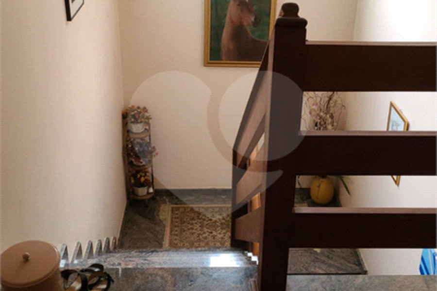 Casa à venda com 4 quartos, sendo 1 suíte, no condomínio Parque Suiça, Caieiras - SP