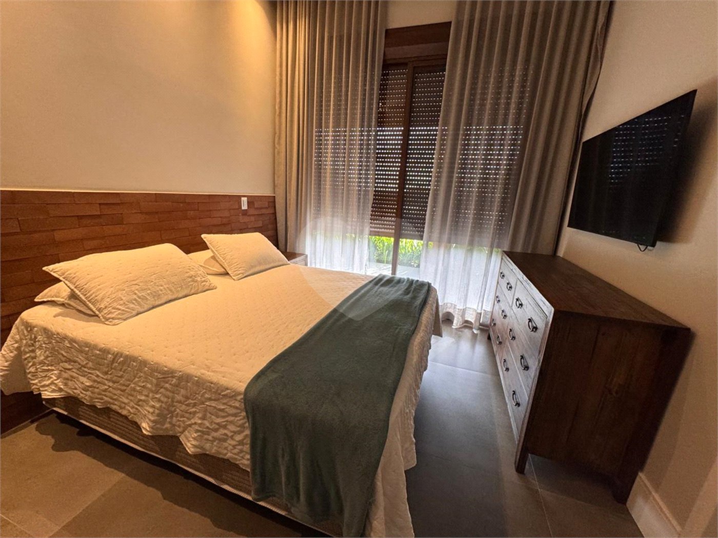 Casa à venda com 6 suítes no condomínio Vila Pinhal, Itirapina - SP