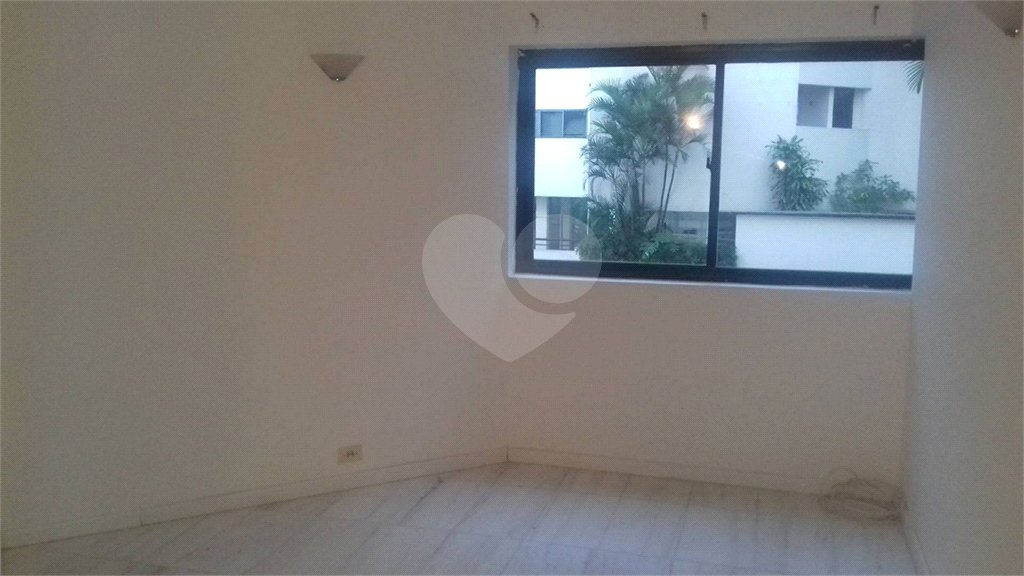 Apartamento à venda com 3 quartos, sendo 1 suíte,  em Jardim Parque Morumbi, São Paulo, SP