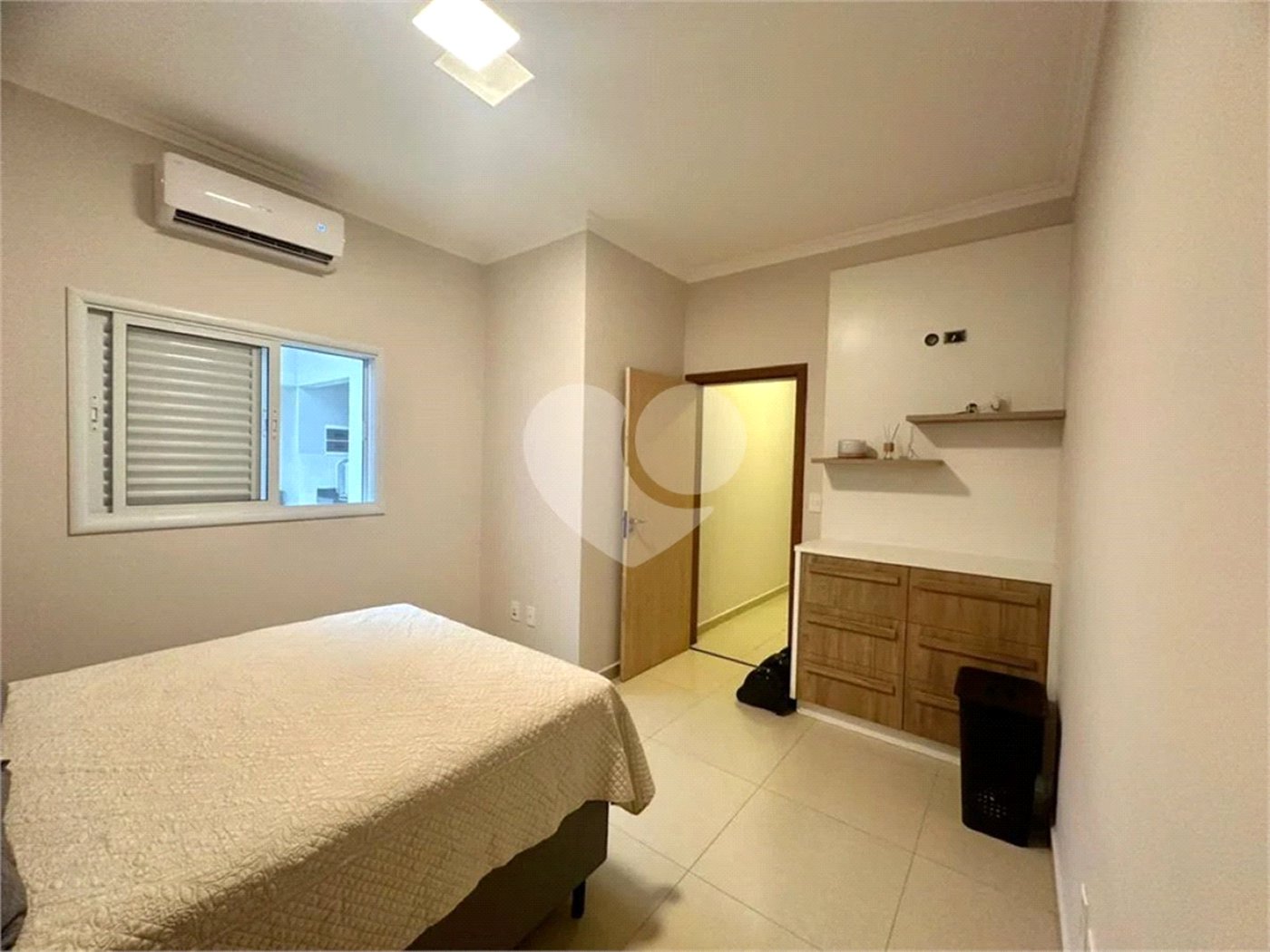 Casa à venda ou para alugar com 3 quartos, sendo 1 suíte,  no condomínio Vila Rica, Indaiatuba - SP