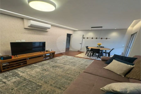 Apartamento Recém reformado e mobiliado a venda em Vila Mariana
