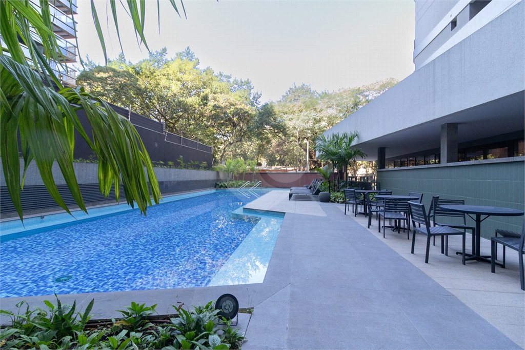 Apartamento de 68m² com 2 Quartos (1 Suíte) e 1 Vaga no Condomínio Downtown - República