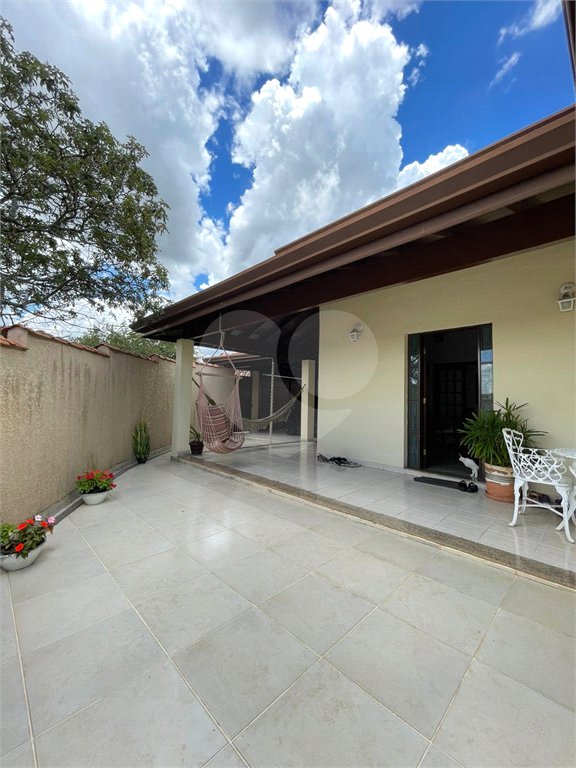 Casa à venda com 3 quartos, sendo 2 suítes,  em Jardim do Lago, Bragança Paulista, SP