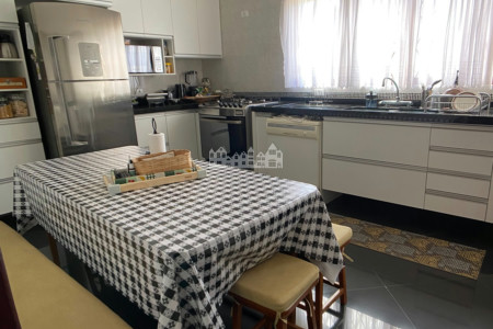 Casa à venda com 3 quartos, sendo 1 suíte, com vista deslumbrante em Recreio Maristela, Atibaia