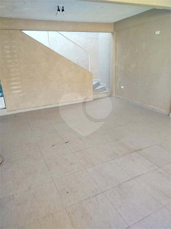 Sobrado à venda com 2 quartos em Jardim Santa Rosa, Taboão da Serra, SP