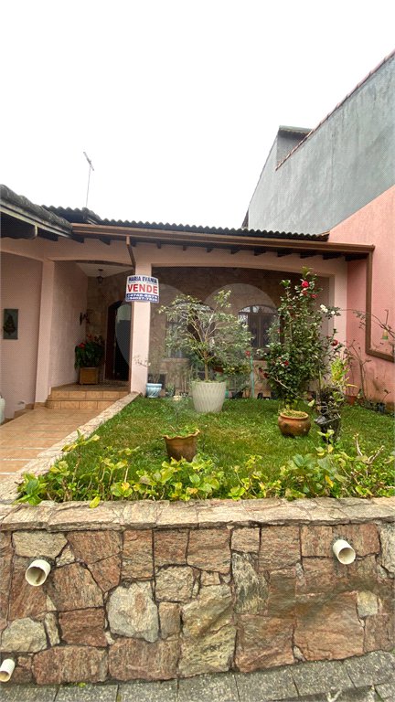 Casa à venda com 3 quartos, sendo 2 suítes, no condomínio Residencial Jardim Altos de Suzano, Suzano - SP