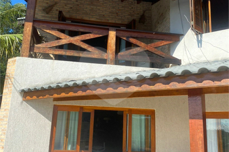 Casa à venda com 5 quartos, sendo 4 suítes, no condomínio Lago do Imperador, Mairiporã - SP