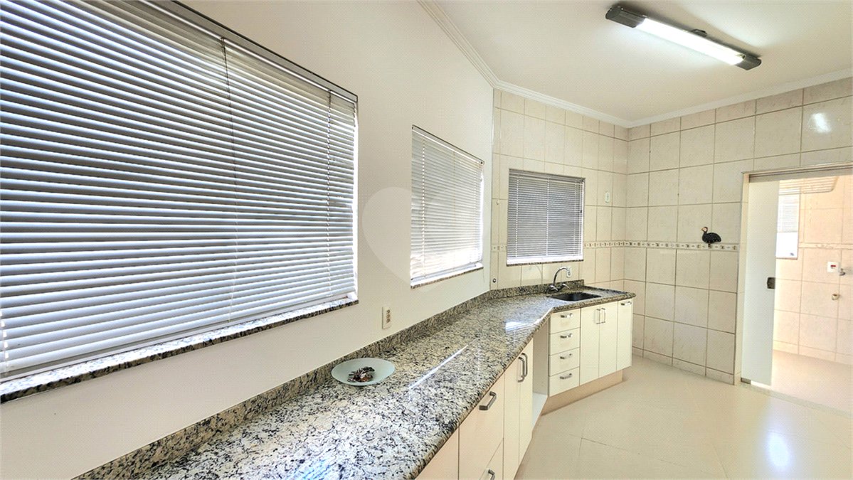 Casa à venda com 3 quartos, sendo 1 suíte, no condomínio Bouganville, Araraquara - SP