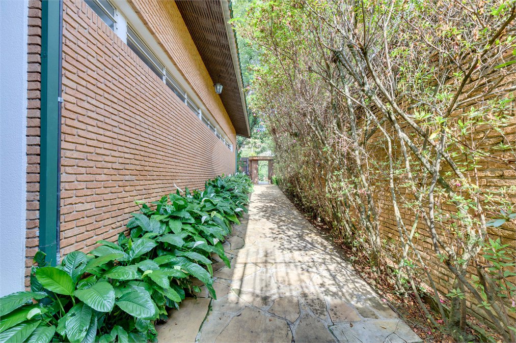 Casa Térrea à venda com 3 quartos, sendo 1 suíte, em Alto da Boa Vista, São Paulo, SP