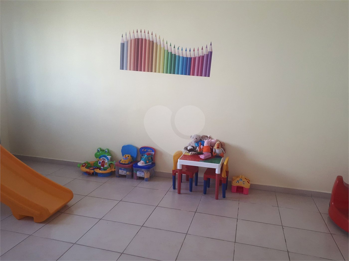 Apartamento à venda com 3 quartos, sendo 1 suíte, em Vila Santana, Mogi das Cruzes, SP
