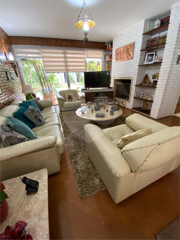 Casa à venda com 4 quartos, sendo 1 suíte,  em Vila Oliveira, Mogi das Cruzes, SP