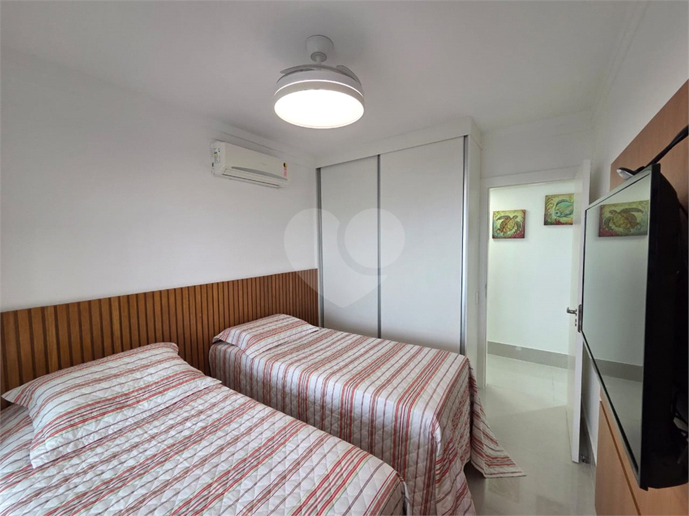 Apartamento à venda com 4 quartos, sendo 2 suítes, em Enseada, Guarujá, SP