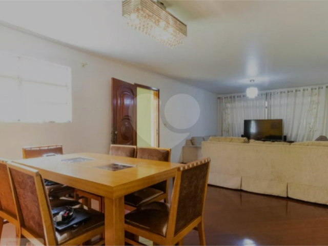 Sobrado à venda com 3 quartos, sendo 1 suíte,  em Campo Grande, São Paulo, SP