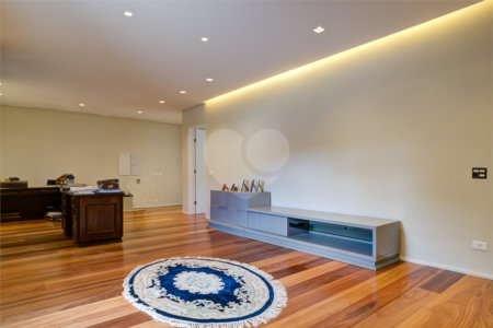 Casa à venda com 5 suítes em Jardim Cordeiro, São Paulo, SP
