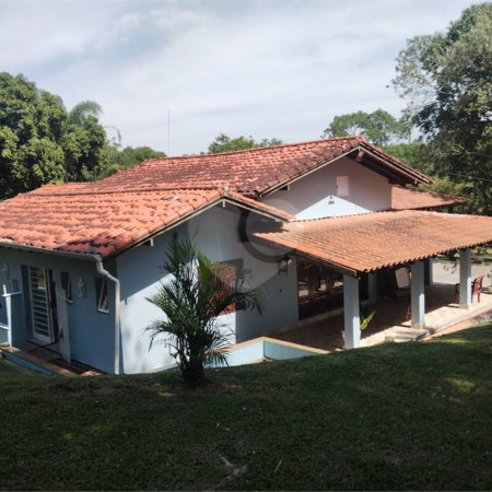 Casa à venda com 5 quartos, sendo 4 suítes, no condomínio Chácaras Flórida, Itu - SP