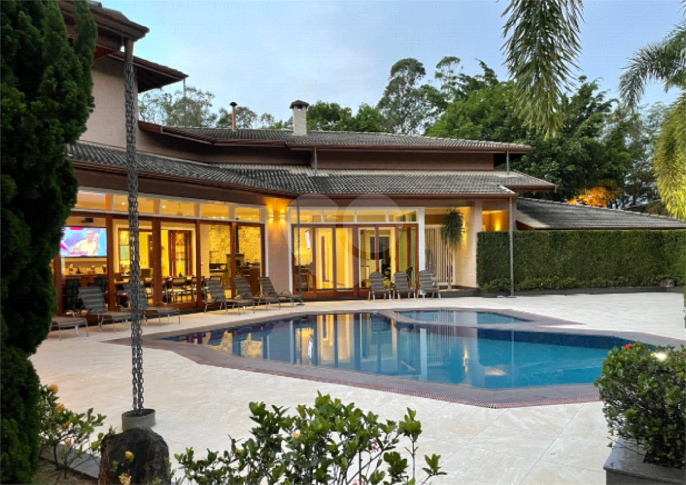 Casa à venda com 4 suítes no condomínio Halvétia Country Residencial, Indaiatuba - SP