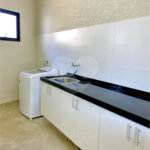 Casa à venda com 3 quartos, sendo 2 suítes, no condomínio Residencial Marchant Buarque, Atibaia - SP
