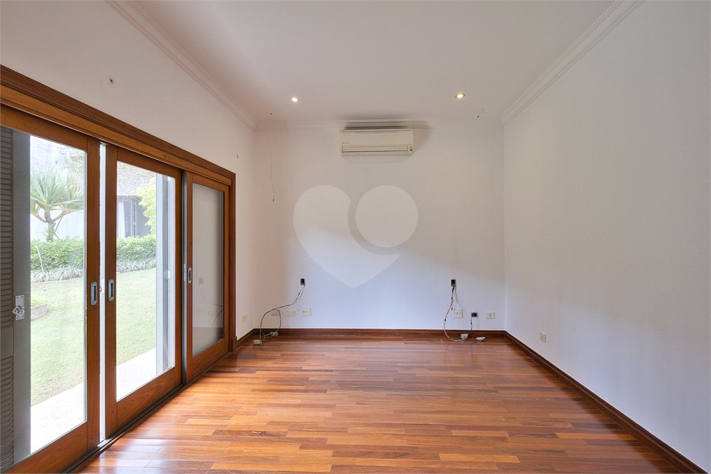 Casa Térrea à venda com 5 quartos, sendo 3 suítes, em Alto da Boa Vista, São Paulo, SP