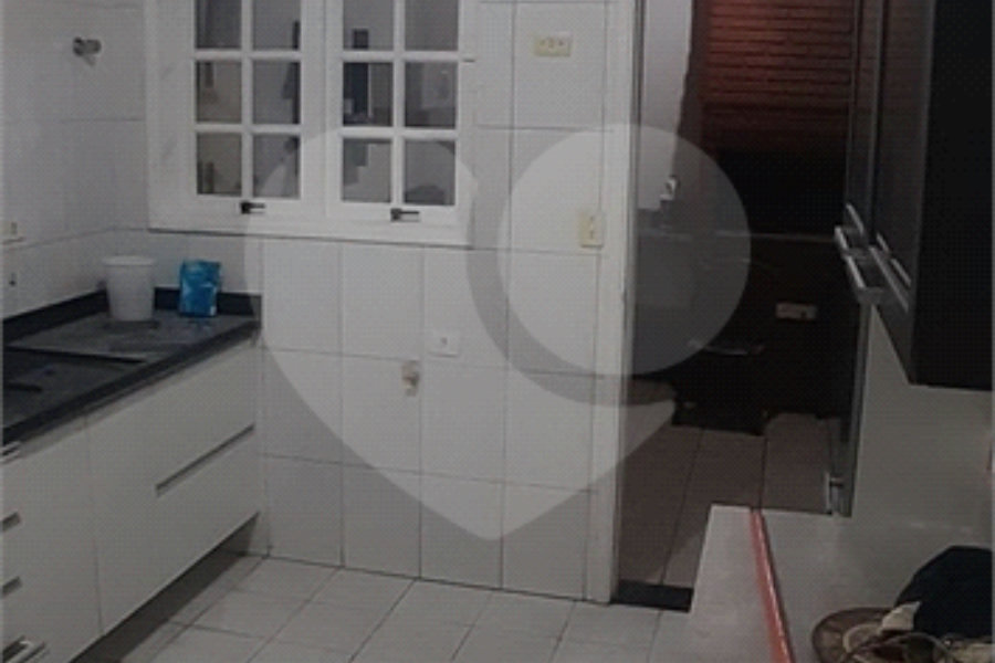 Casa à venda com 3 quartos, sendo 1 suíte, no condomínio Village Palmas, São Paulo - SP