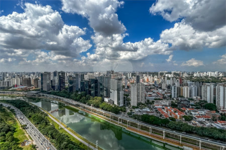 Apartamento à venda ou para alugar com 4 quartos, sendo 3 suítes, em Jardim Morumbi, São Paulo, SP
