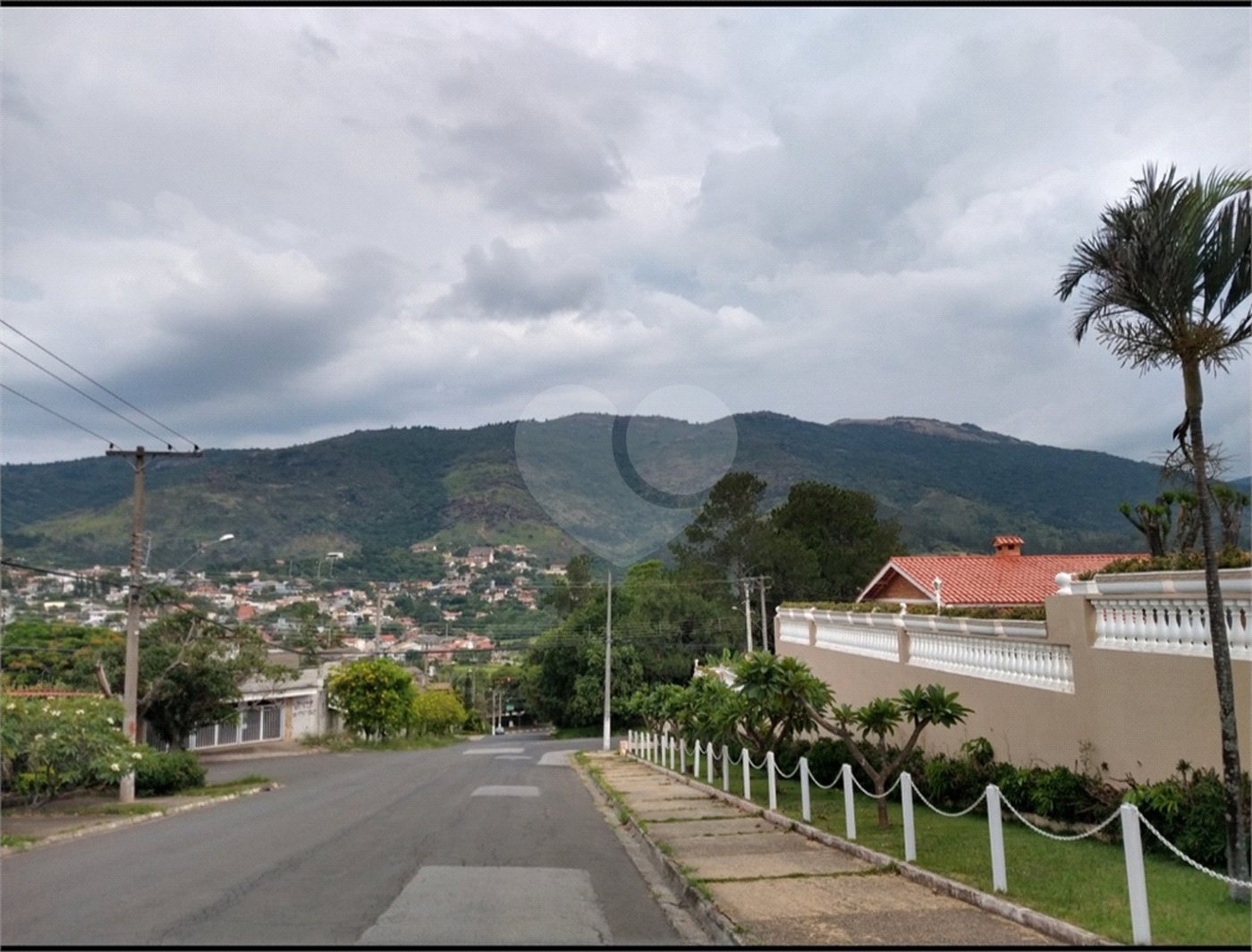 Casa à venda com 2 suítes no condomínio Olido, Atibaia - SP