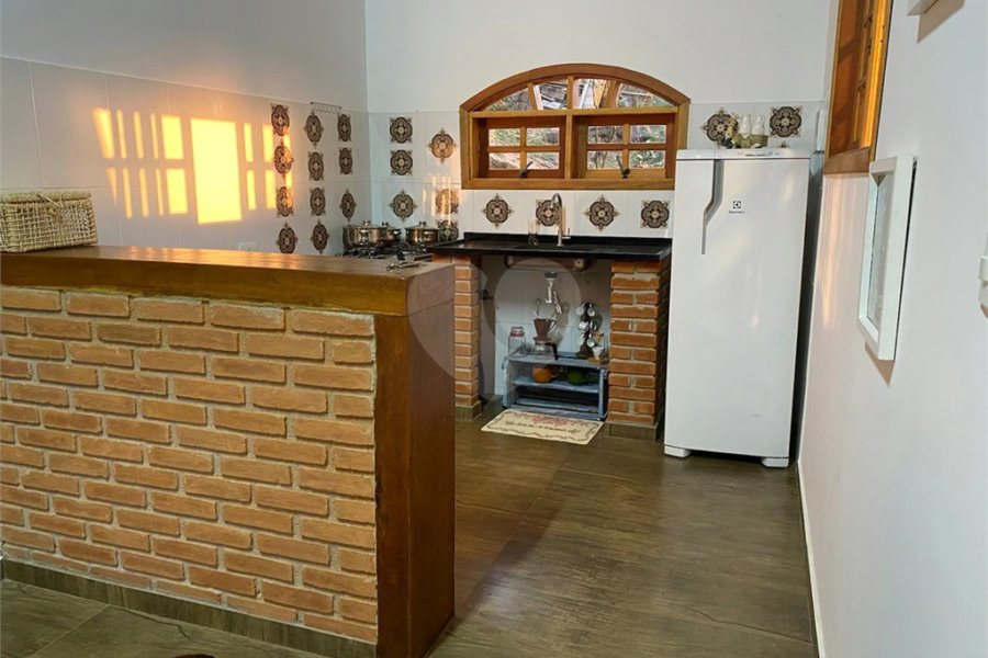Casa à venda com 3 quartos, sendo 1 suíte, no condomínio Associação Reserva das Hortênsias, Mairiporã - SP