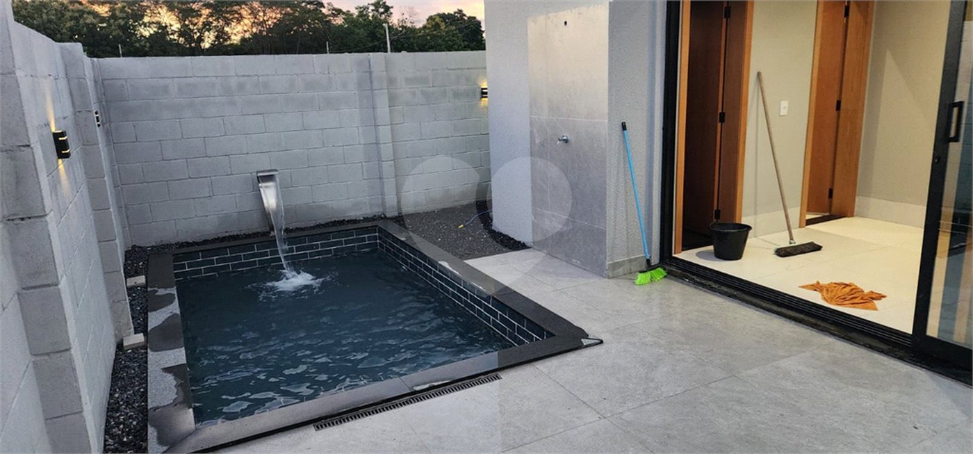 Casa à venda com 2 quartos, sendo 1 suíte, no condomínio Florais Esmeralda, Cuiabá - MT