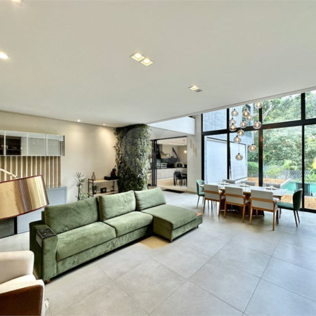 Casa à venda com 3 suítes no condomínio Reserva Santa Maria, Jandira - SP