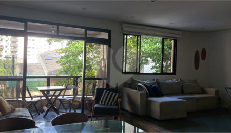 Apartamento à venda com 3 quartos, sendo 1 suíte, em Pitangueiras, Guarujá, SP