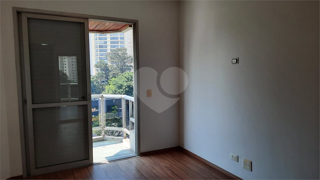 Apartamento à venda com 3 quartos, sendo 1 suíte, em Jardim Marajoara, São Paulo, SP
