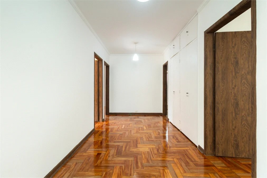 Sobrado à venda com 4 quartos, sendo 2 suítes,  em Alto de Pinheiros, São Paulo, SP