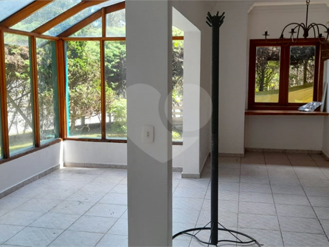Sobrado à venda com 3 suítes em Serra da Cantareira, Mairiporã, SP